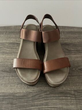 Hocus Pocus Cognac Wedge Sandals| Platform Heel| Size 7.5m| Like New